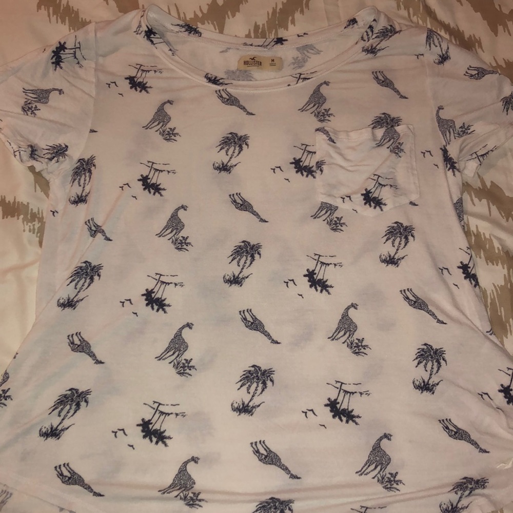 Hollister Printed t shirt Size Medium